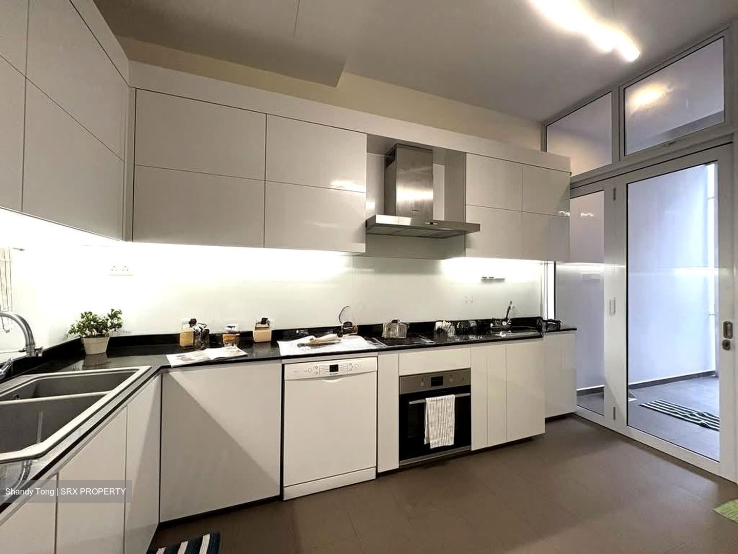 Chuan Vale (D19), Terrace #561318981
